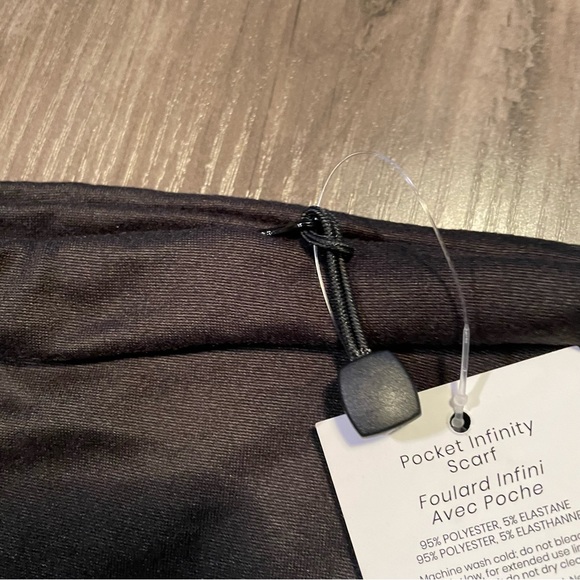 💥 3/$15 💥 Beyond Yoga hidden pocket infinity scarf NWT - Picture 8 of 10